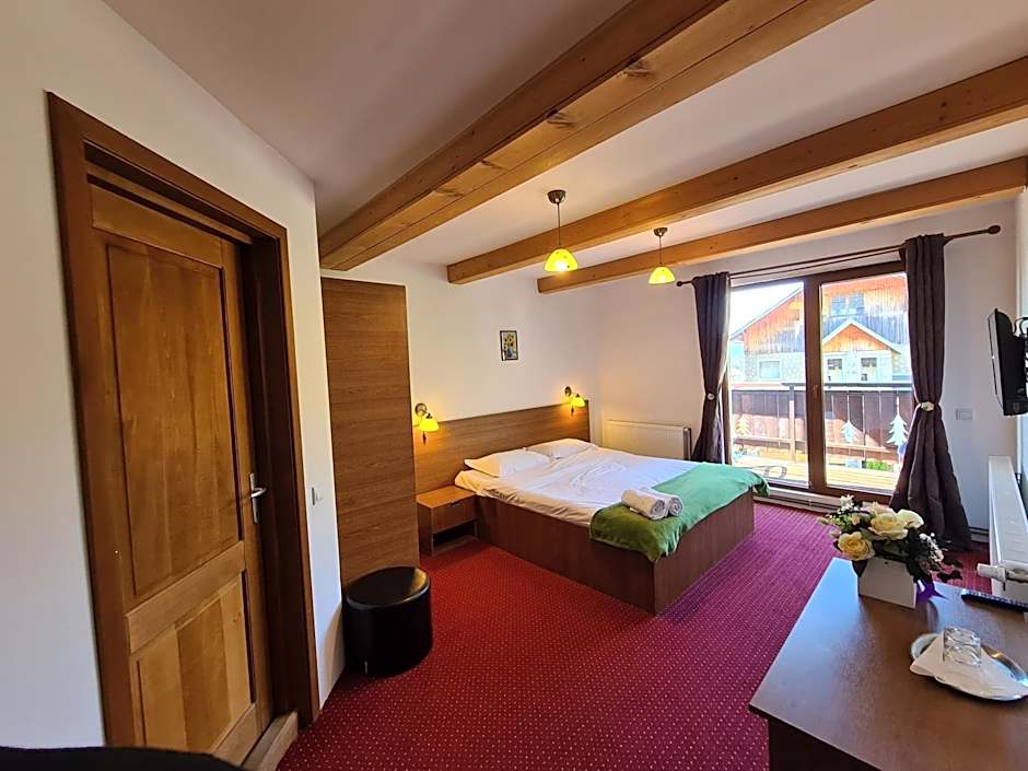 Double Room with Balcony — 10 fotoğraftan 1. fotoğraf