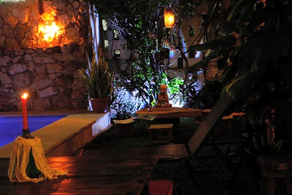 Casa Aluxes Hotel