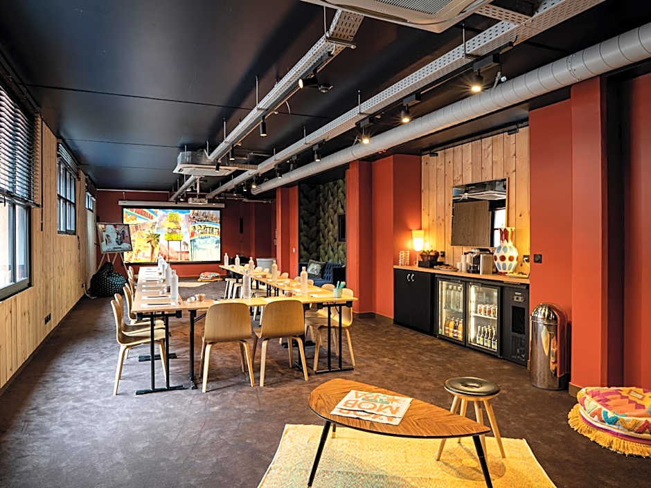 MOB HOTEL Paris Les Puces