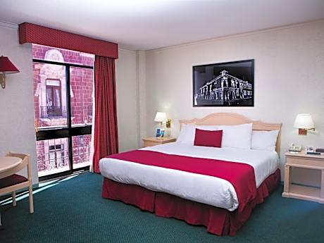 Queen Room - Non-Smoking