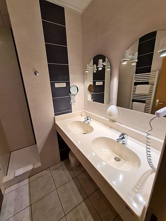 HOSTELLERIE du CANTAL