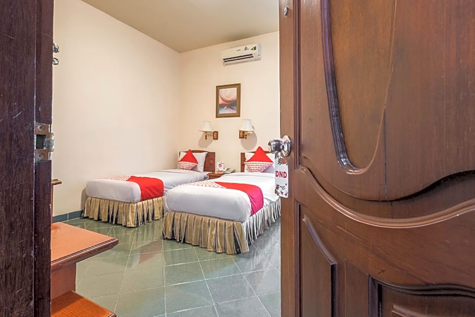 OYO 1090 Hotel Anging Mammiri Makassar