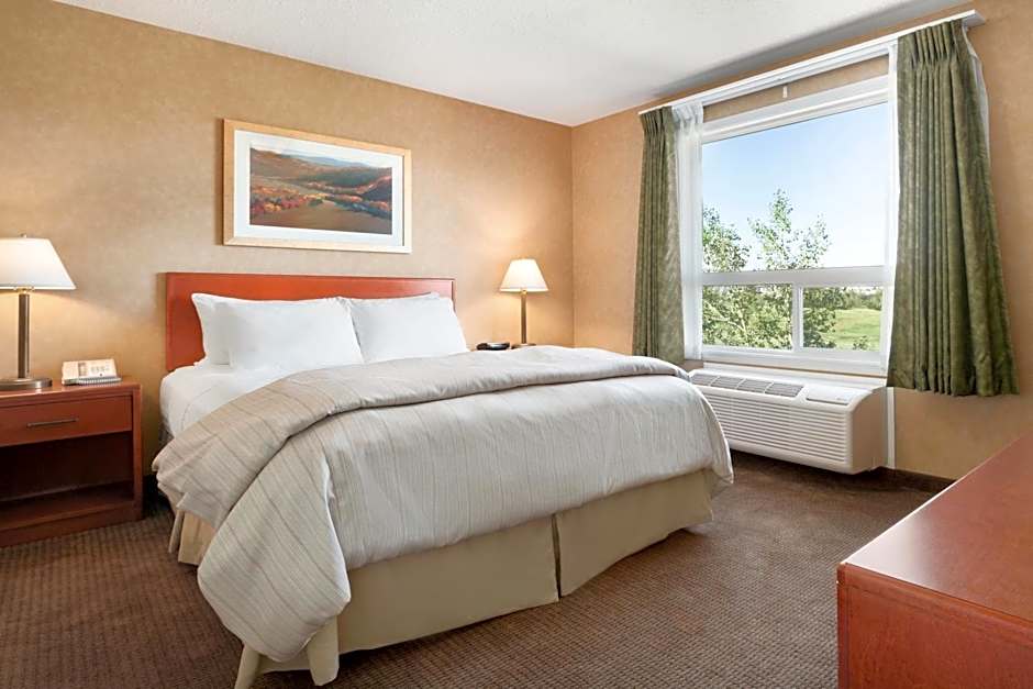 Days Inn & Suites by Wyndham Cochrane