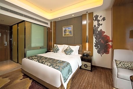 Deluxe King Room with Garden View - Non-Smoking