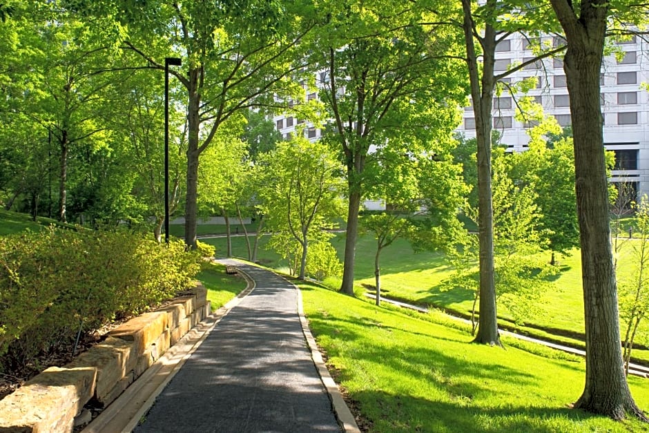 DoubleTree by Hilton Tulsa at Warren Place