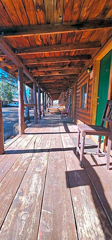 Nine Pines Motel