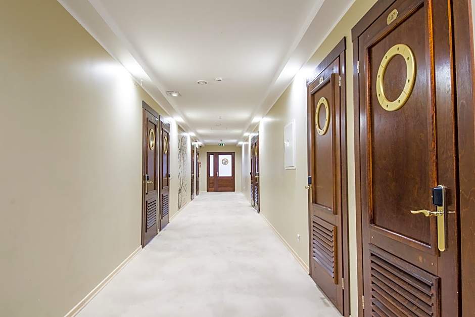 Port Hotel