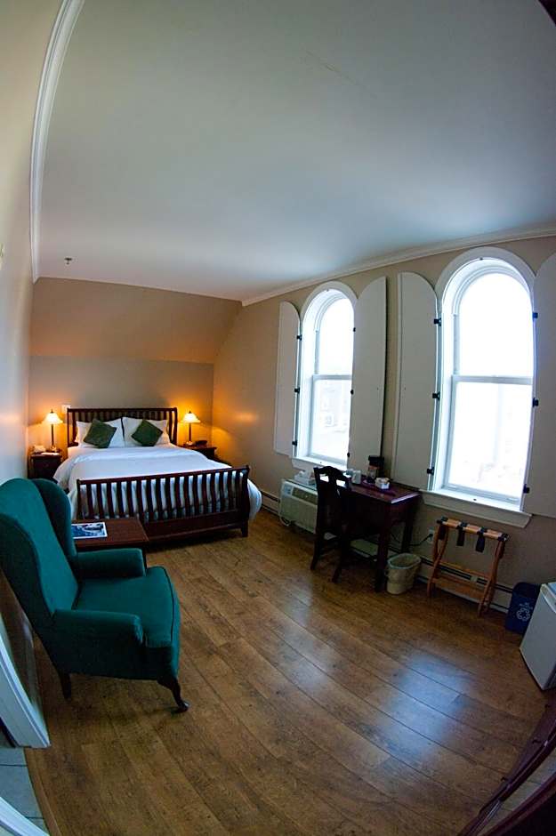 Lunenburg Arms Hotel