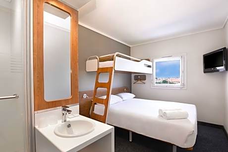 Standard Triple Room (Smoking)