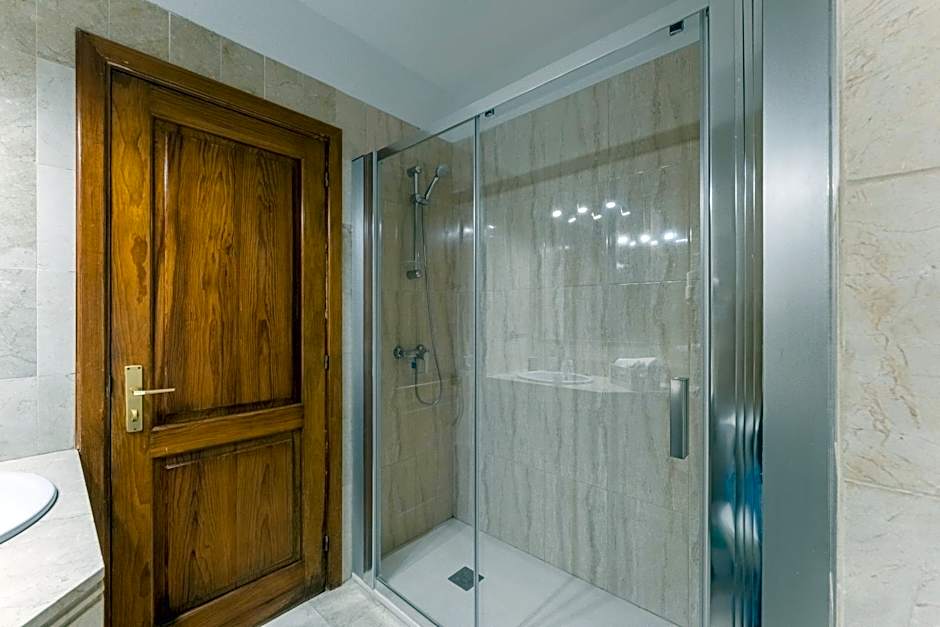 Klayman Olivina Aparthotel