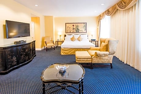 Deluxe King Suite