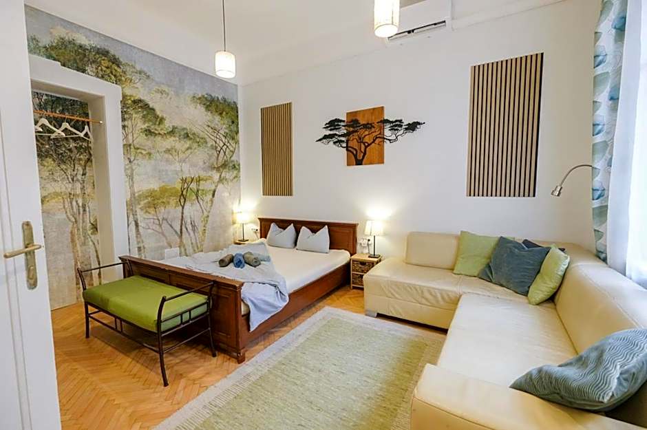 Acacia Private Rooms & Studios