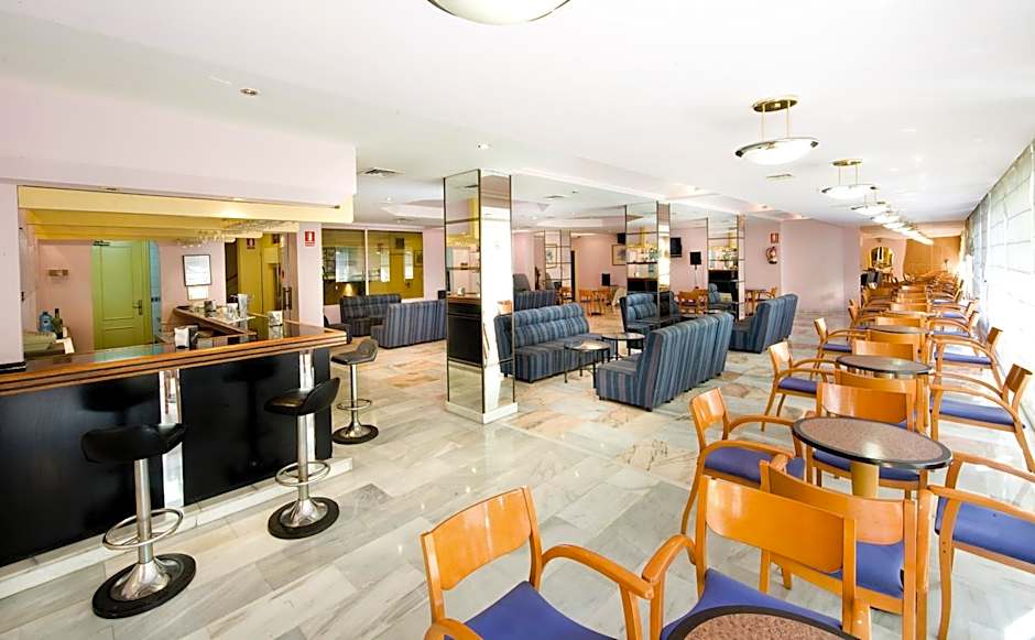 Hotel Monarque El Rodeo