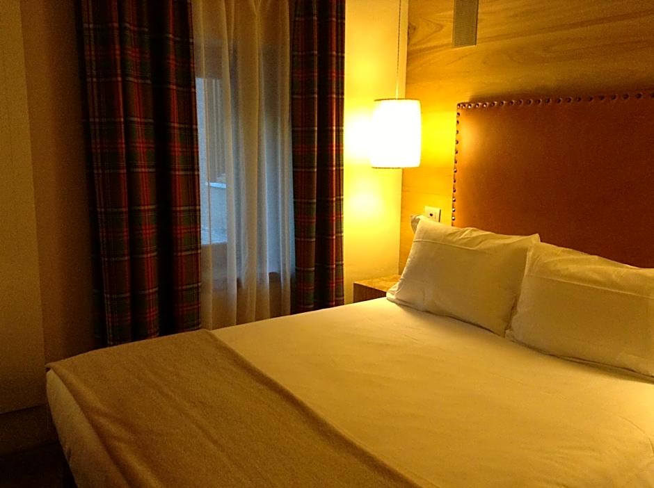 Zdjęcie 1 z 2 — Small Double Room