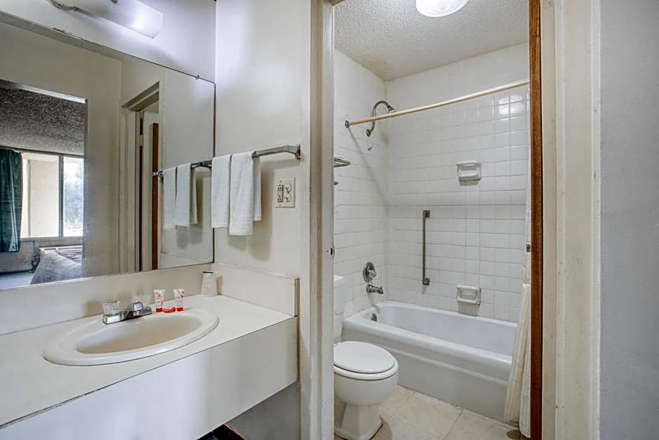 Travelers Inn By OYO, Templeton VA