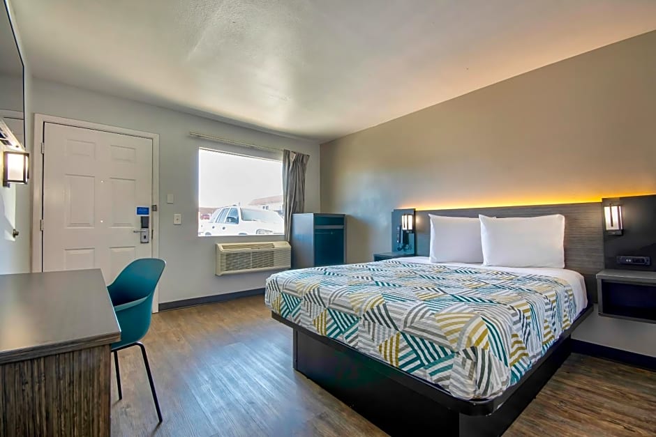 Motel 6-Albuquerque, NM - Carlisle