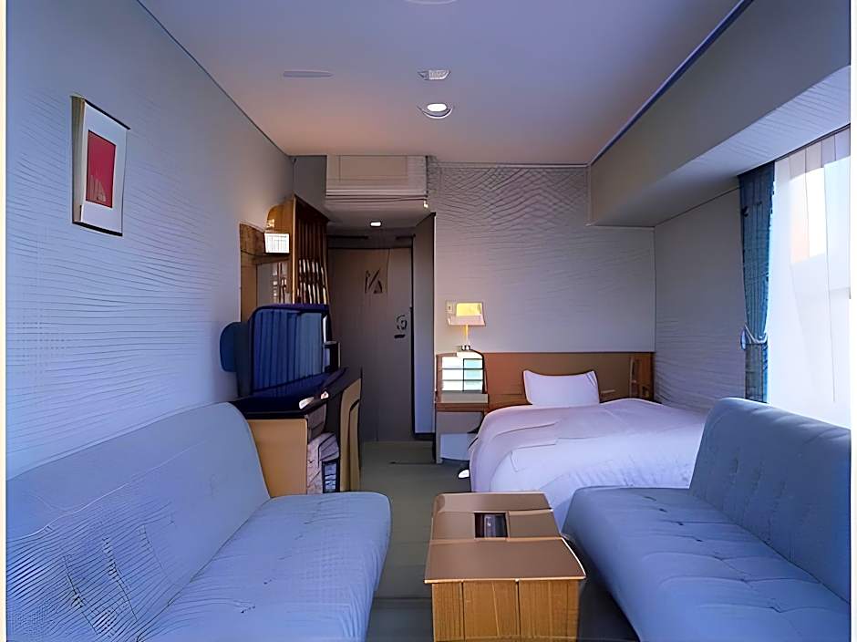 Photo 1 of 4 of 2 Beds, Smoking