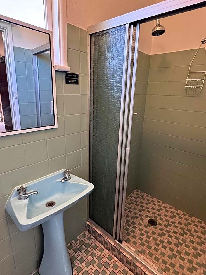 ALPINE COUNTRY MOTEL plus FREE COFFEE