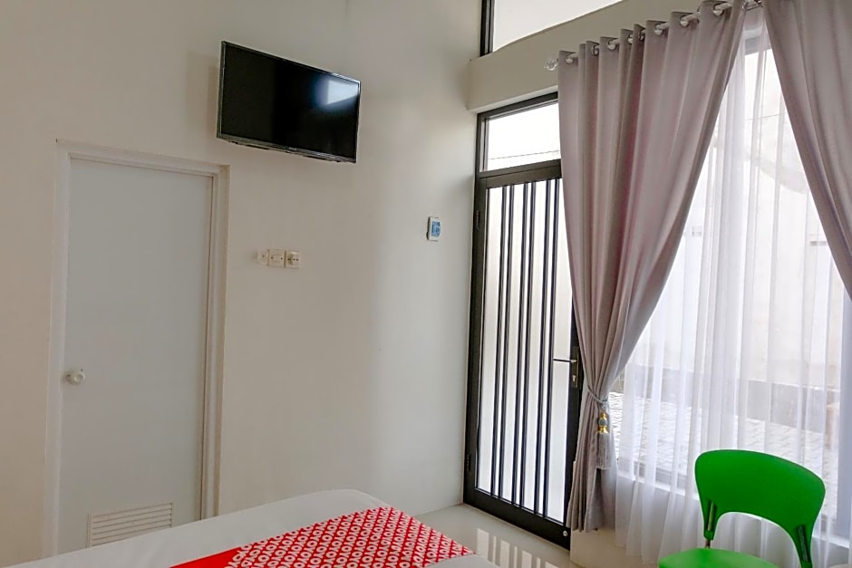 OYO 2798 Semeru Residence Syariah