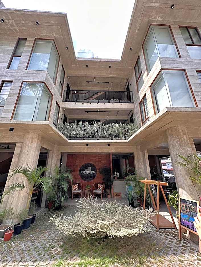 Shorebreak Hostel San Juan La Union