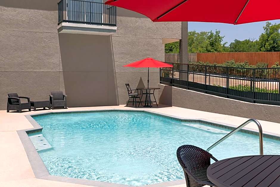 Days Inn by Wyndham Suites Fredericksburg