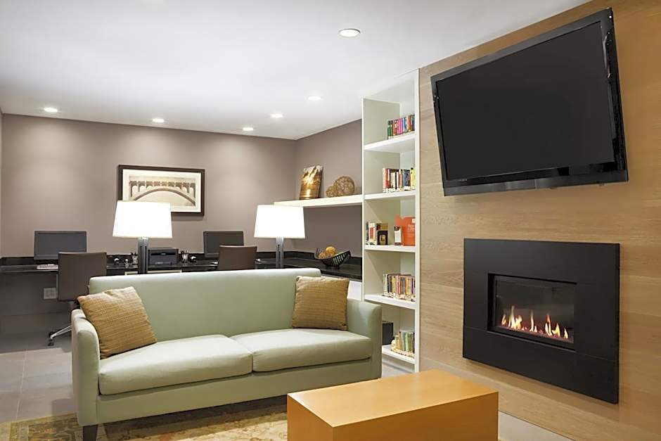 Country Inn & Suites by Radisson, Indianola, IA