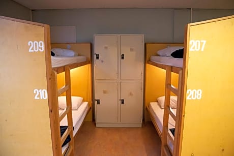 Single Bed in Mixed Dormitory