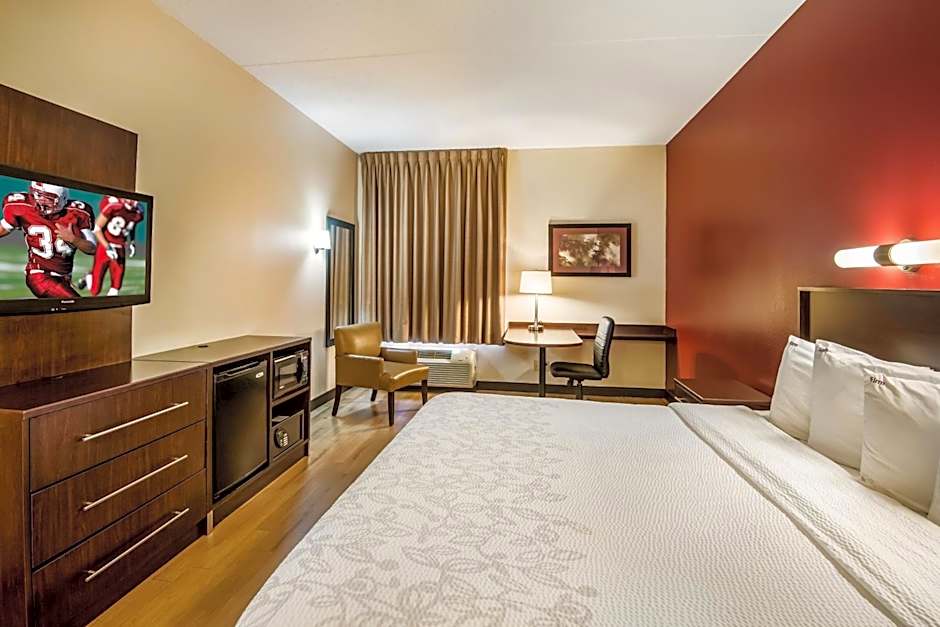 Red Roof PLUS+ Raleigh Downtown - NCSU/Conv Center