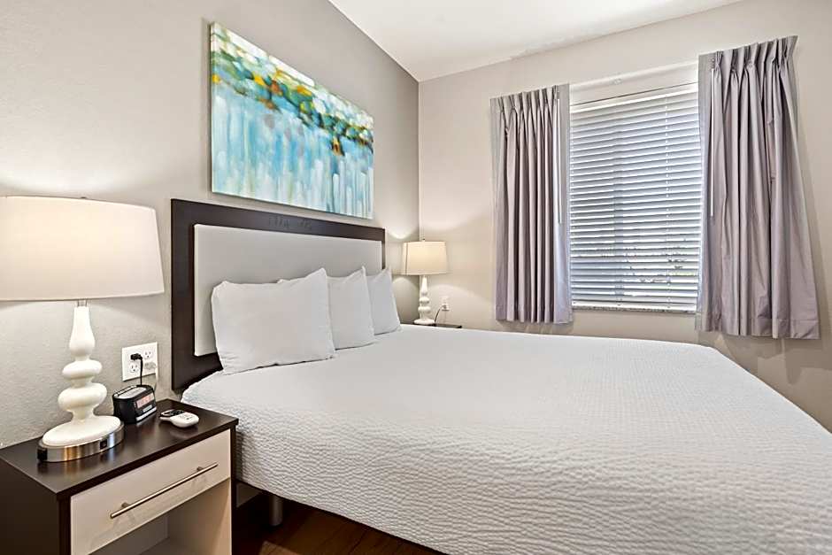 WaterWalk Extended Stay by Wyndham Kansas City - Overland Pk