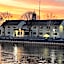Harbor Winds Hotel