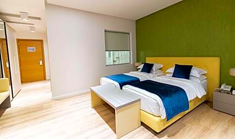 Deluxe Room with Two Single Beds - Non-Smoking