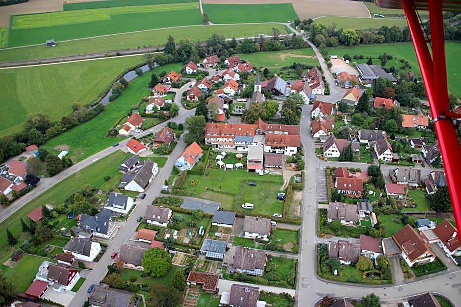 Hotel Waldblick BSR Garten mit Pavillons im Schwarzwald, ideal für Paare, Familien, Hunde