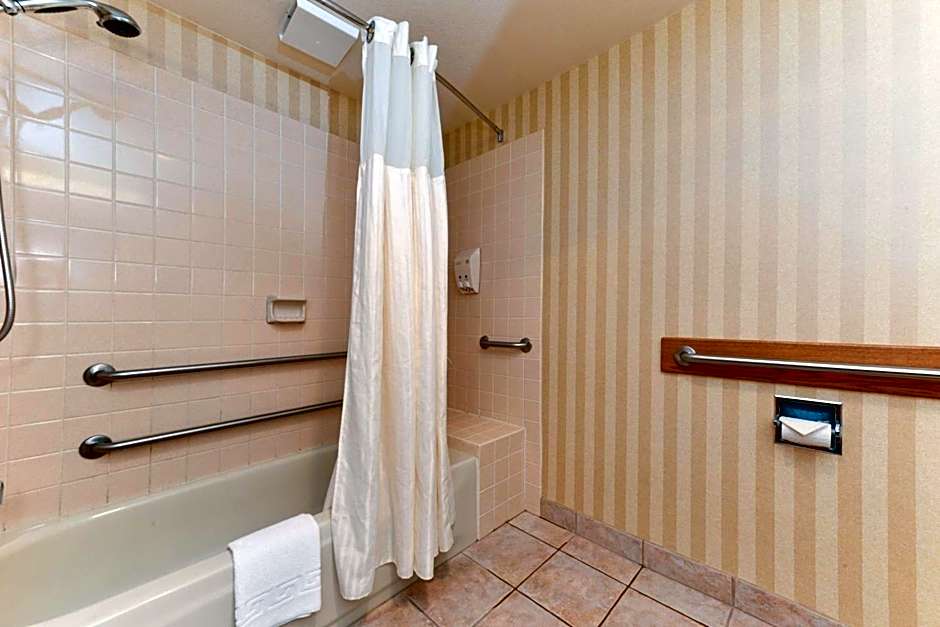 Best Western Plus Landmark Inn