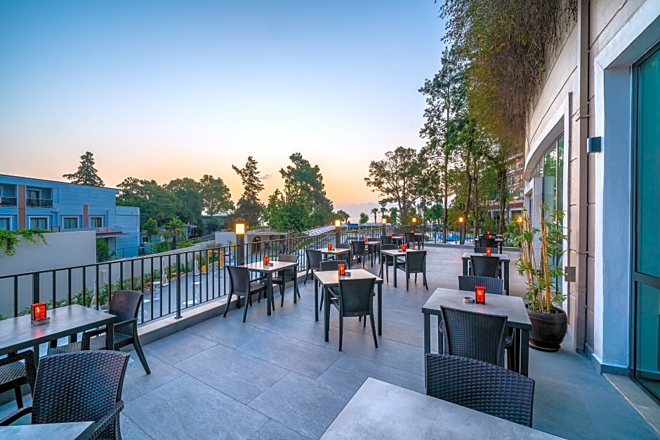 GRAVEL HOTELS SELECT