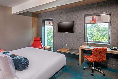King Room with Bathtub - Mobility Access/Hearing Accessible