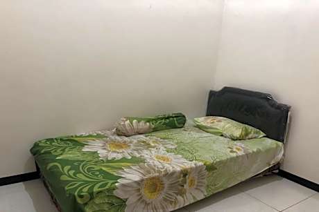 OYO Life 2678 Manyar Guest House