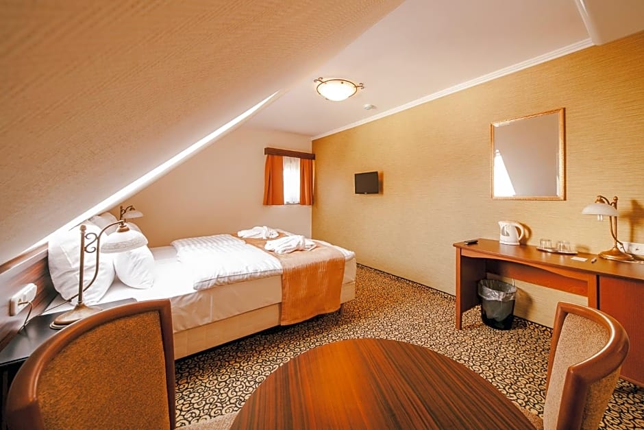 Photo 1 of 2 of Budget Twin Room