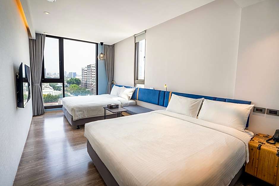 Explore Hotel