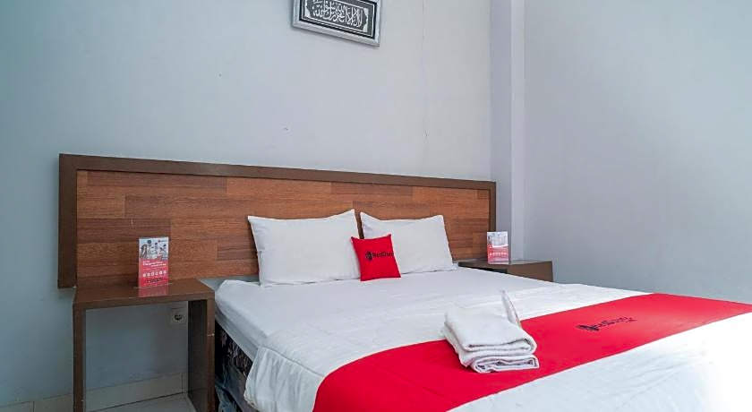 RedDoorz Syariah Near Tugu Dodol Kandangan