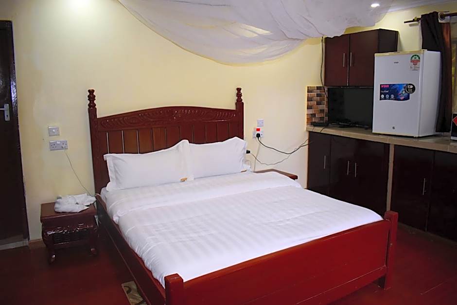 Lalanasi Lodge & Tented Camp