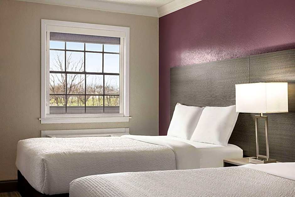 La Quinta Inn & Suites by Wyndham San Antonio Lackland