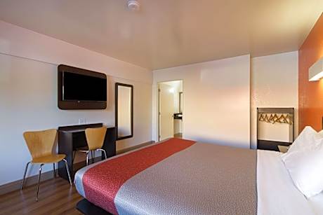 King Room - Disability Access - Non-Smoking