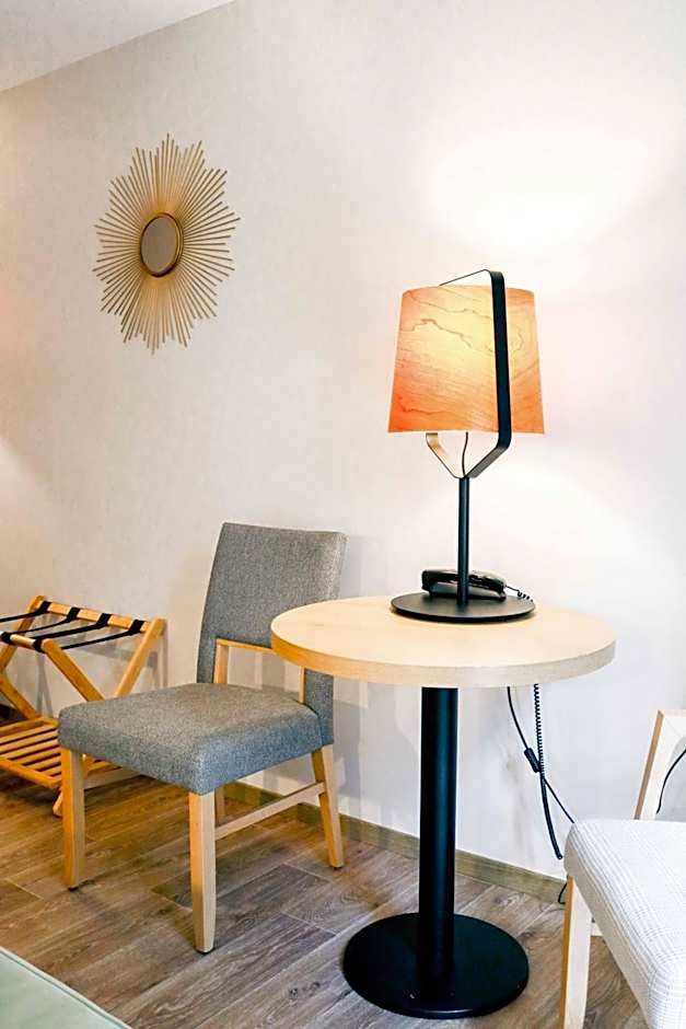 Logis Hôtel La Bastide De Grignan & Restaurant La Chênaie