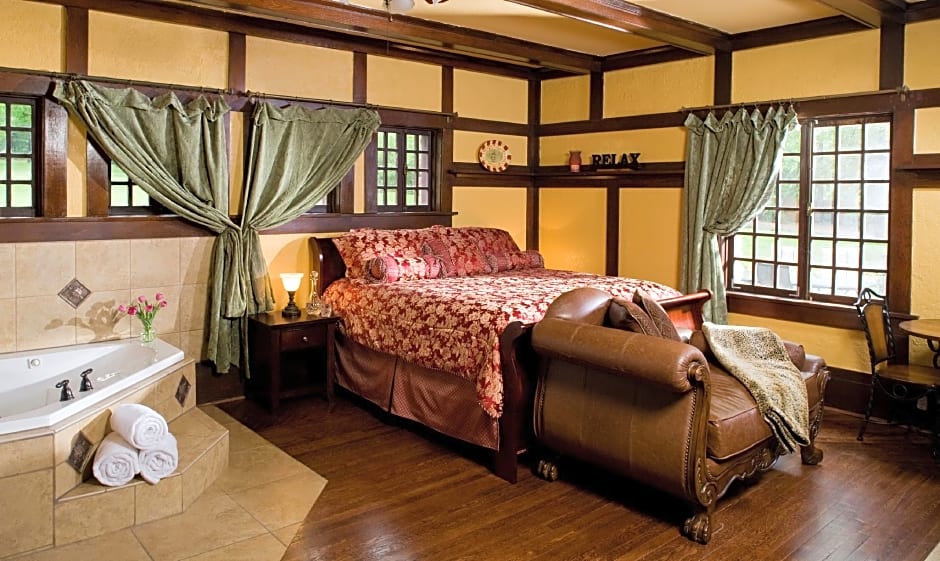 Hilltop Manor Bed And Breakfast