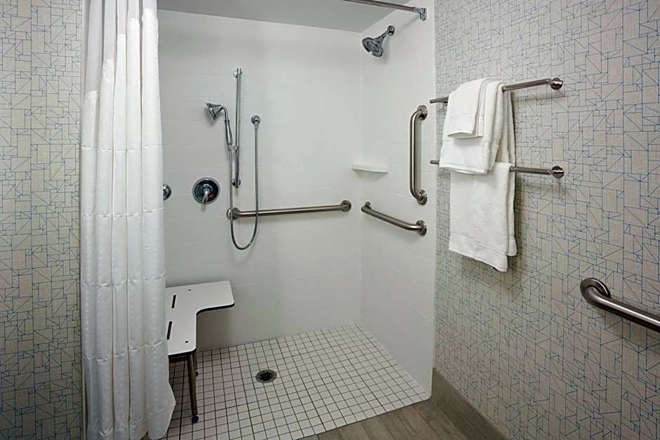 Holiday Inn Express Roseville-St. Paul By IHG