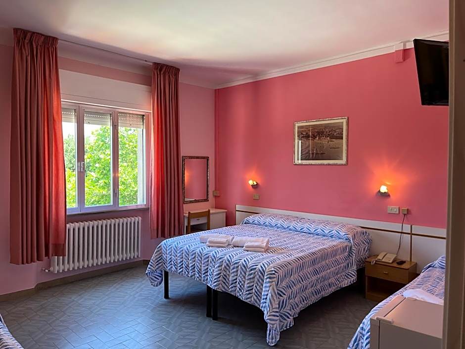 Photo 1 of 5 of Quadruple Room