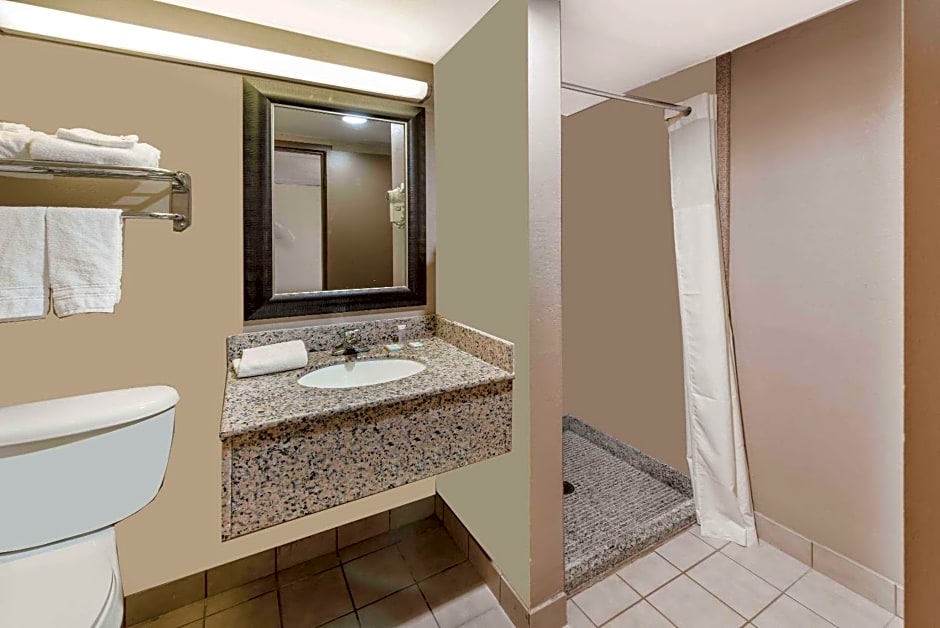 Travelodge by Wyndham Bloomington