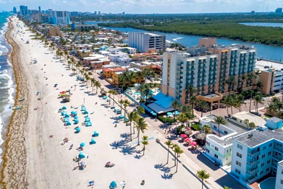 Walkabout 1 Tower Suite in the heart of Hollywood Beach