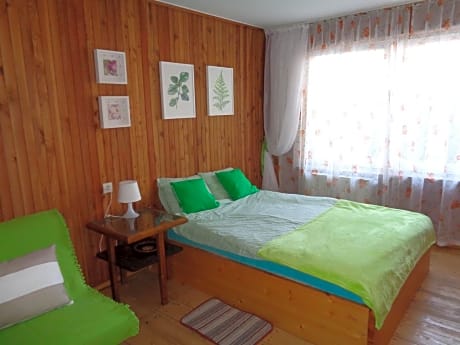 Uroczy Domek Z Ogrodem I Tarasem