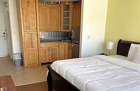 1 King Bed 1-Bedroom Suite Non-Smoking